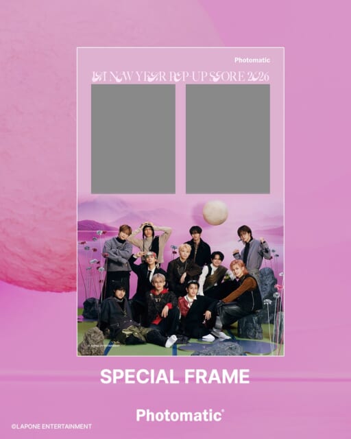 「INI」のポップアップストア『INI NEW YEAR POP-UP STORE 2026』の東京会場・大阪会場・愛知会場にて、本イベント限定のコラボレーションフレームで撮影できるPhotomaticのセルフフォトブースが登場✨
ポップアップストアの他にも、INIとSHIBUYA109がコラボレーションしたセールイベントや豪華なプレゼント企画など、ファン必見のイベントが盛りだくさん🙌
オリジナルフレームには、コラボレーション全体で使用されている撮りおろしのキャンペーンビジュアルを採用!2026年のはじめに、INIのコラボレーションフレームで特別な1枚を撮影するのはいかがでしょうか📸
イベント名:INI NEW YEAR POP-UP STORE 2026
開催期間・営業時間:
<東京> SHIBUYA109渋谷店 8階 DISP!!!
2026年1月2日(金)~ 1月25日(日)
営業時間:10:00~21:00
<大阪> SHIBUYA109阿倍野店 DISP!!!
2026年1月2日(金)~ 1月18日(日)
営業時間:10:00~21:00
<愛知>近鉄パッセ 4階 特設会場
2026年1月3日(土)~ 1月12日(月・祝)
営業時間:10:00~20:00
フレーム:1種
撮影料金:1回 1,000円(1枚出力+静止画・動画データ)
※クレジットカード・バーコード決済のみ
注意事項
※当日の混雑状況に応じて整理券を配布する場合がございます。あらかじめご了承ください。※整理券は当日、該当時間のみご使用いただけます。
※複数回ご利用時は並びなおしいただくこととなります。
※プリント紙が無くなり次第終了となります。
※返品・返金は、いかなる理由におきましても対応いたしかねます。あらかじめご了承ください。
#INI #SHIBUYA109 #Photomatic #Photomaticjapan #INI_109_NewYear2026